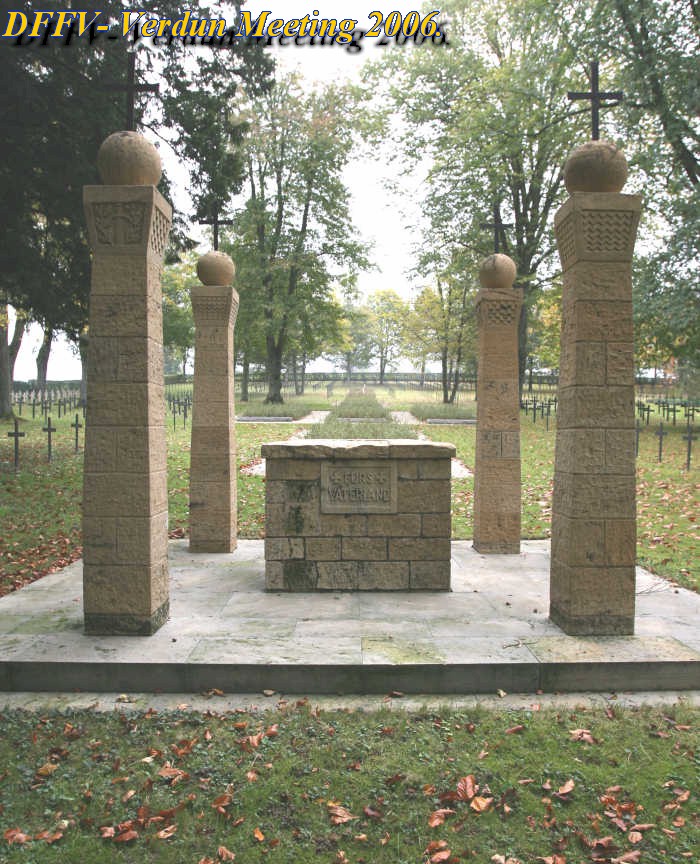 Soldatenfriedhof Montmedy009quer.jpg (199821 Byte)